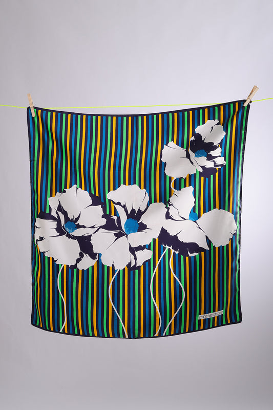 D'ESTE White Floral with striped base
