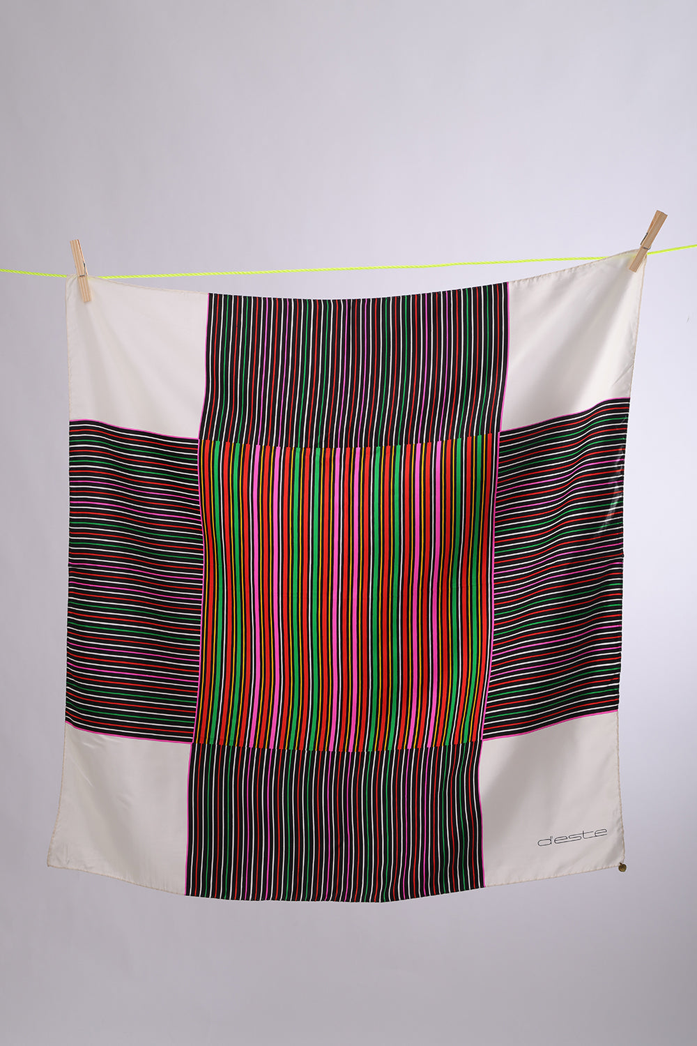 D'ESTE White base with multicolor stripes
