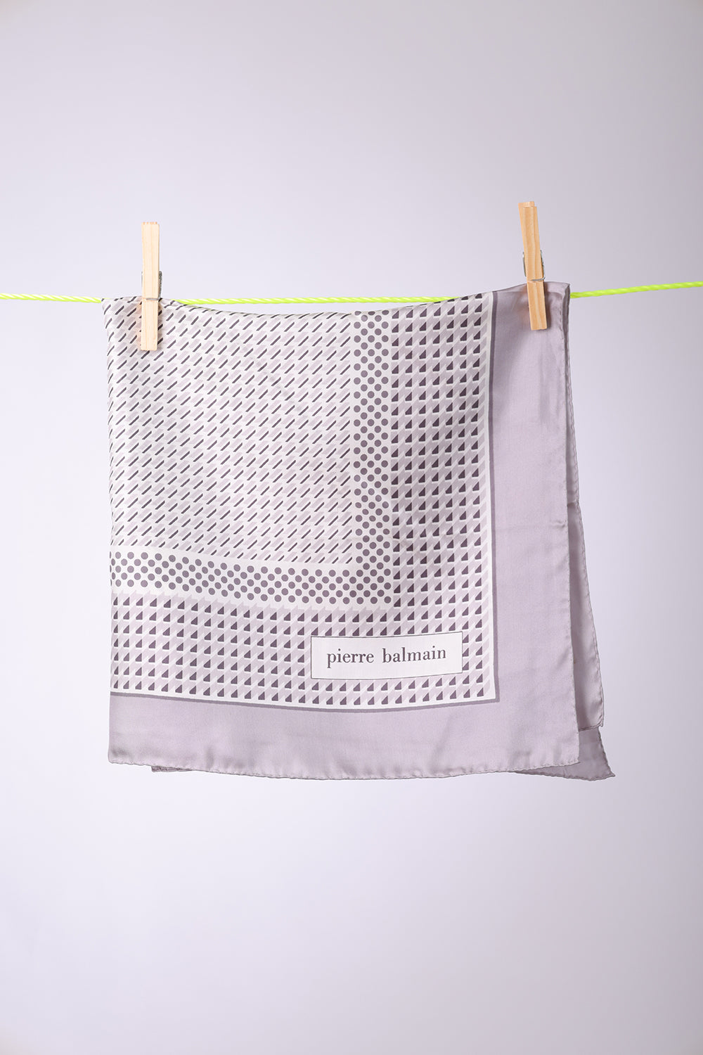PIERRE BALMAIN - SCARF Light grey with graphic grey & white shapes